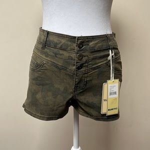 Camo high waisted shorts